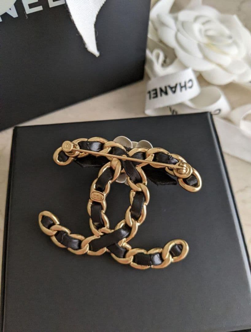 レア★シャネル ブローチ CHANEL チェーンレザー カメリア 20A