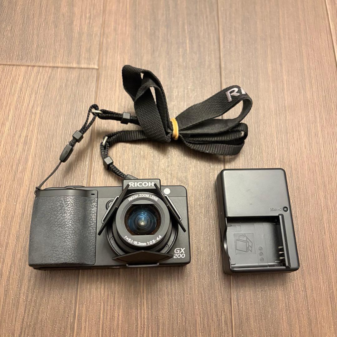 美品　コンパクトデジタルカメラ RICOH リコー GX200