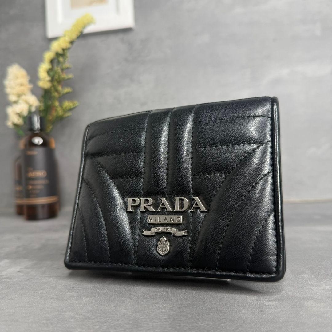 PRADA プラダ ラムスキン 本革 二つ折り財布 ブラック キルティング