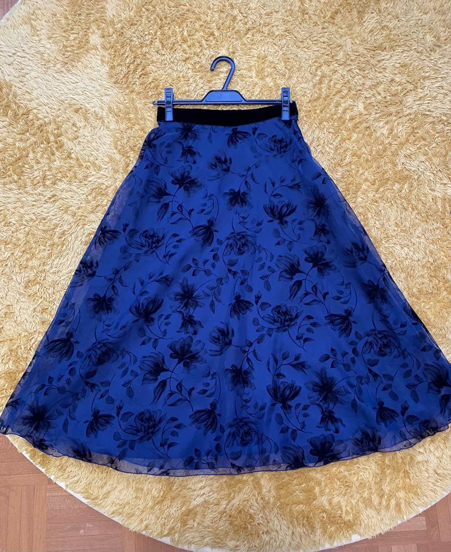 ストロベリーフィールズ　2024AW フロッキー花柄フレアスカート　ネイビー