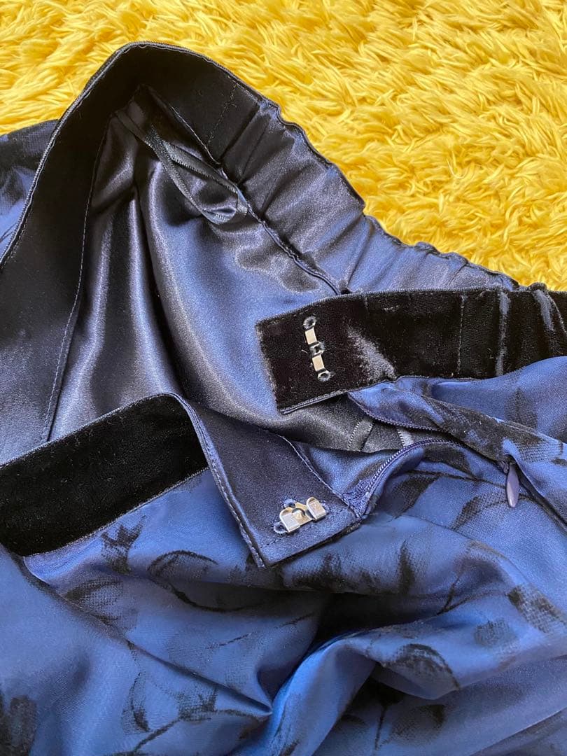 ストロベリーフィールズ　2024AW フロッキー花柄フレアスカート　ネイビー