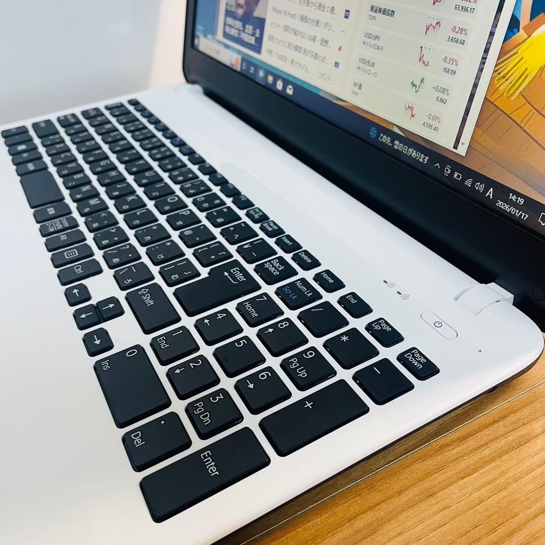 美麗VAIOデザイナーズホワイトSSD1テラメモリ8ギガwin11オフィスDVD