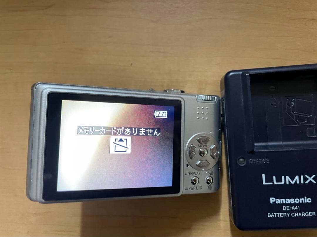 Panasonic DMC-FX9 デジタルカメラ　本体、充電器のセット