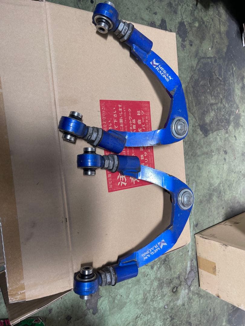 メーガンレーシング　フロントアッパーアーム