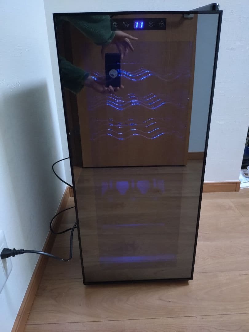 WIE　ワインセラー　１８本収納