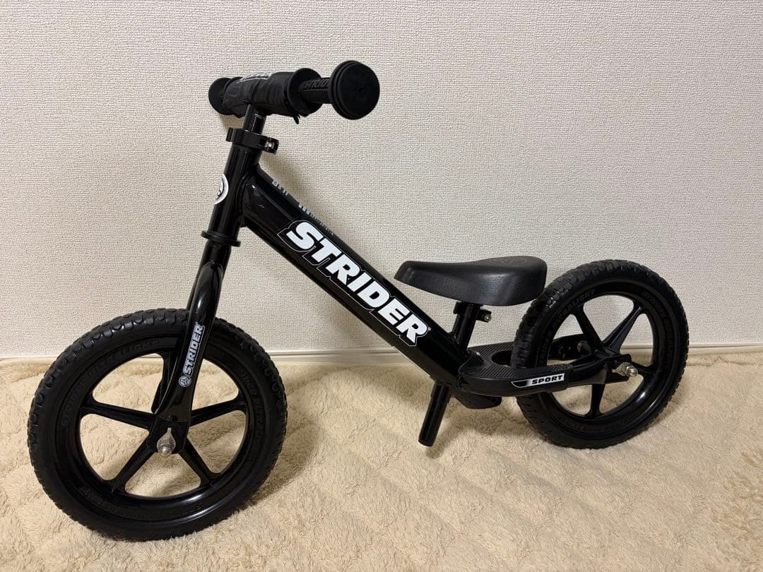 ストライダー ブラック 12インチ スポーツモデル 本体 ブラック 日本正規品