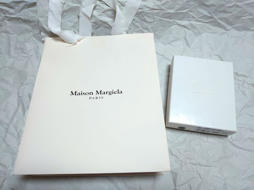 【新品未使用】メゾンマルジェラ コンパクトウォレット