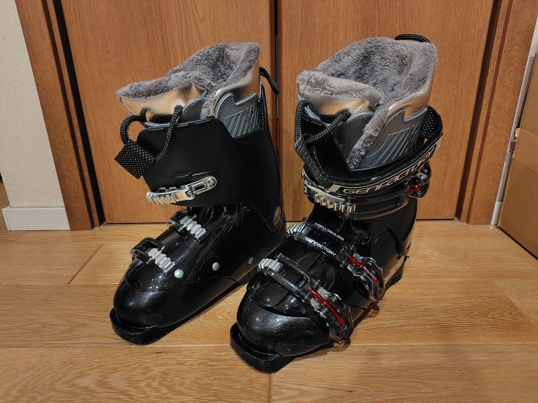 【高年式】GEN CARVE5 スキーブーツ 24-24.5cm 軽量 幅広 黒