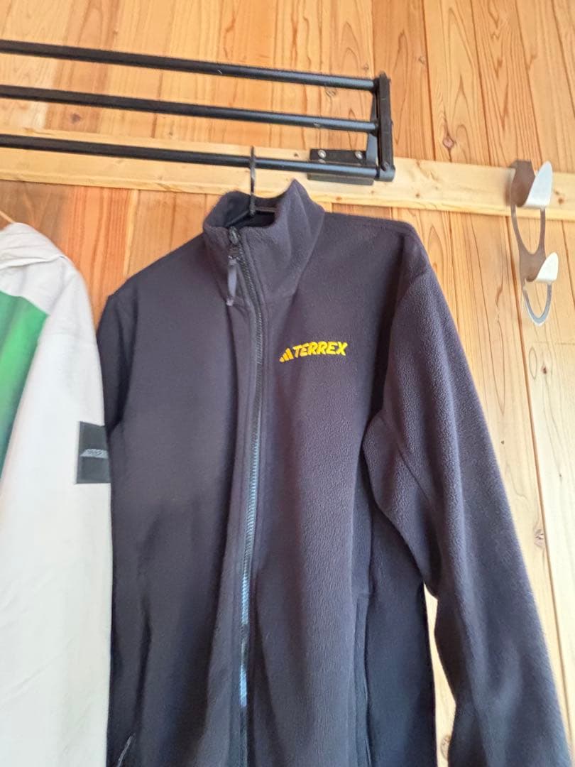 アディダス TERREX ベージュ/緑 アウター　インナーセット