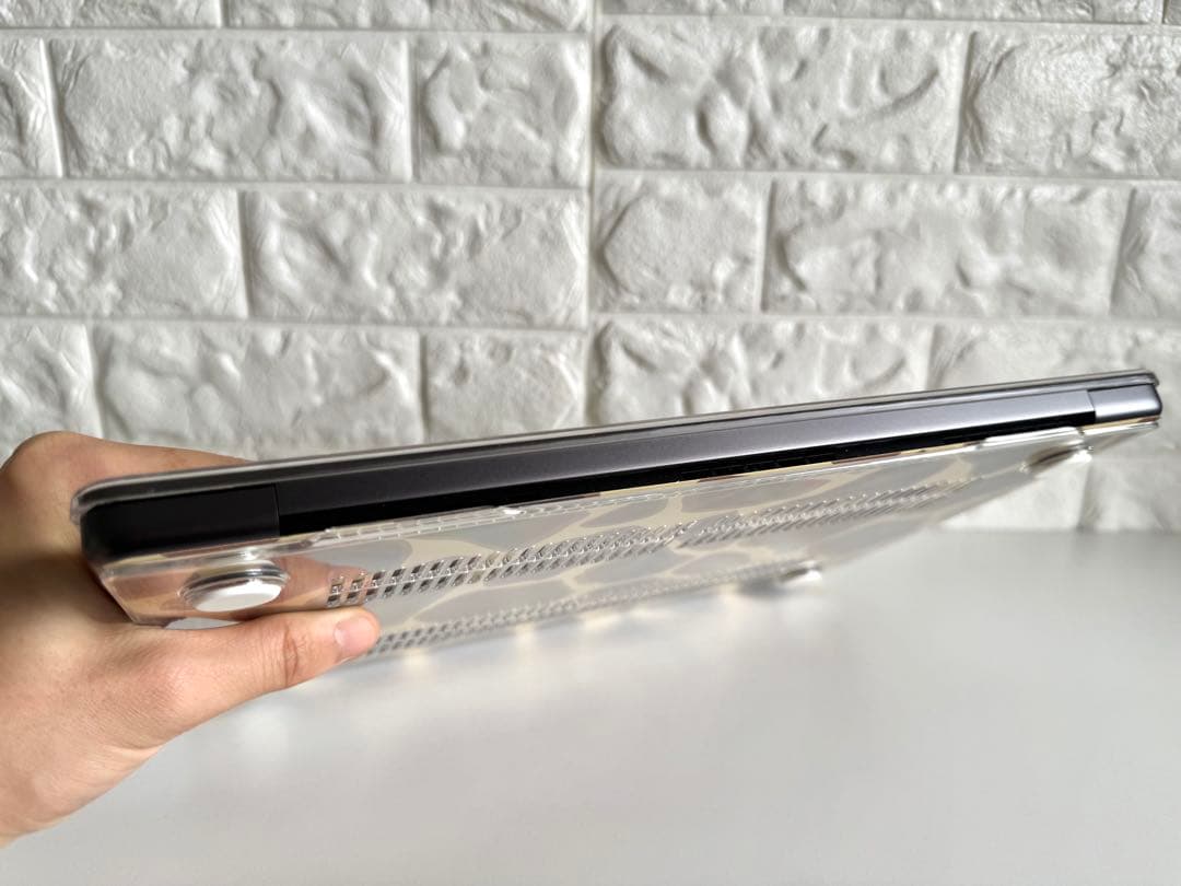 【新品同様】MacBookPro 2024 14インチ M4 MW2U3J/A