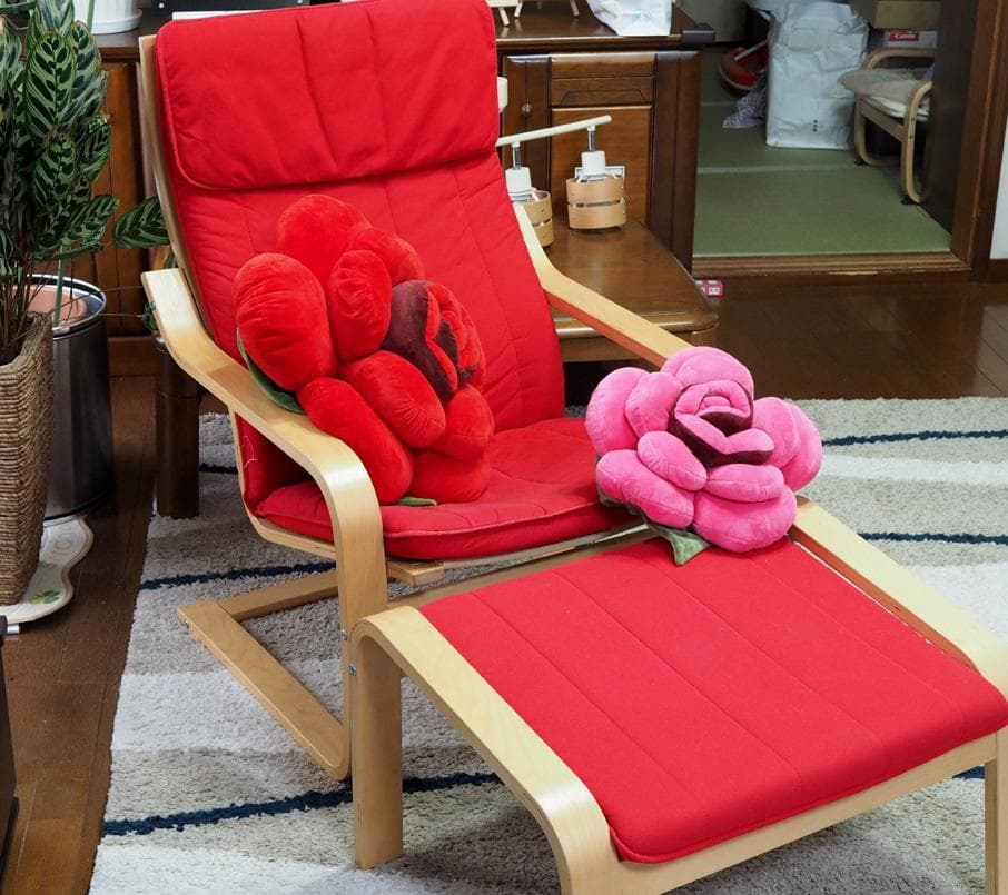福岡直接引取！イケア　POANGポエング RED オットマン 薔薇クッション2個