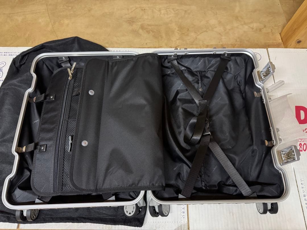 メルセデスベンツ『スーツケース 32L 4輪』 未使用　リモア　キャリーケース