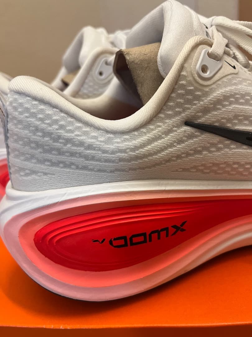 NIKE ナイキ　ボメロ　プラス　ランニングシューズ　vomero plus