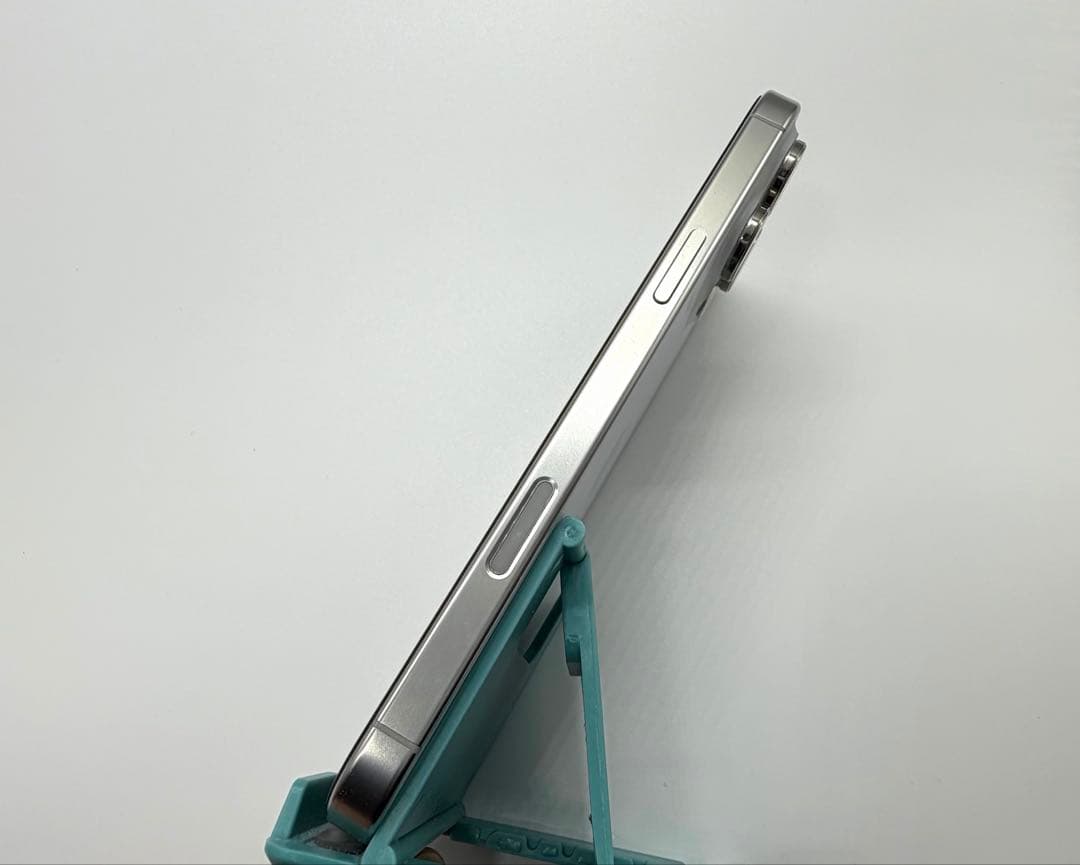 美品iPhone 16promax 256gb ホワイトチタニウム　SIMフリー