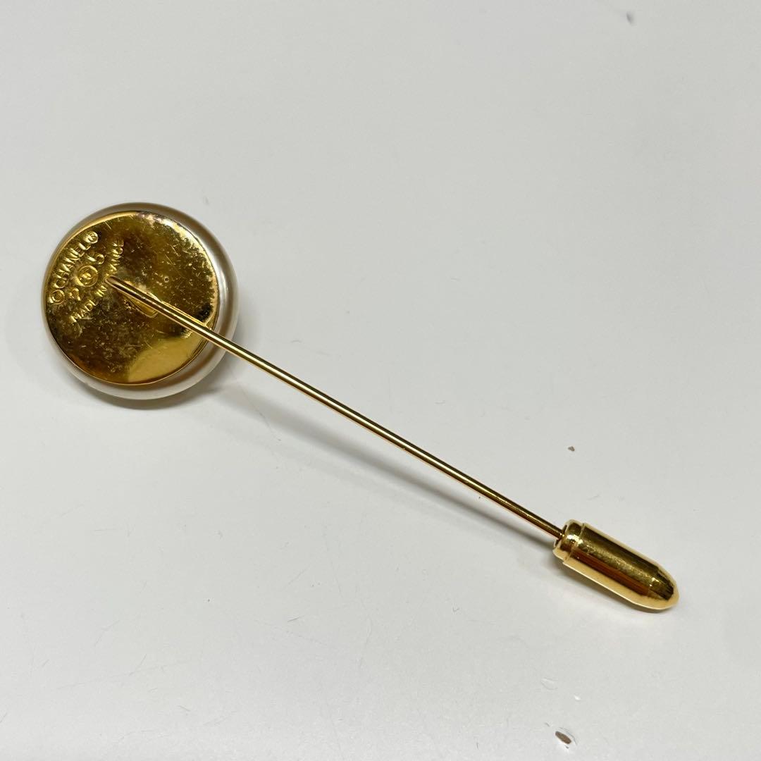 ゆ*か様 CHANEL ロゴ入りパールブローチ