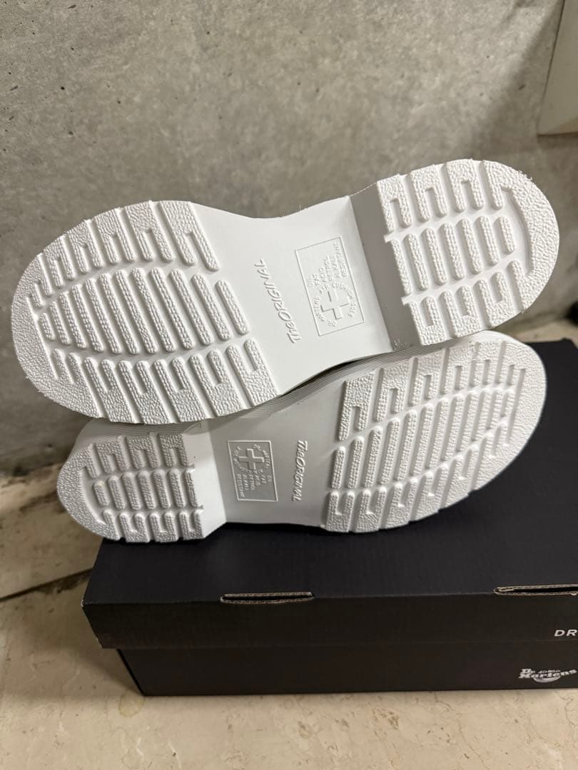 MM6 x Dr.Martens TWIST 8 ホール ブーツ EU38