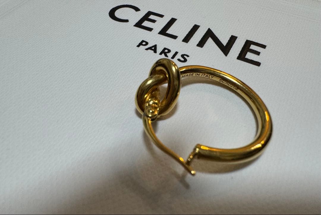 【片方のみ】CELINE ノット スモールフープ ピアス　ゴールド