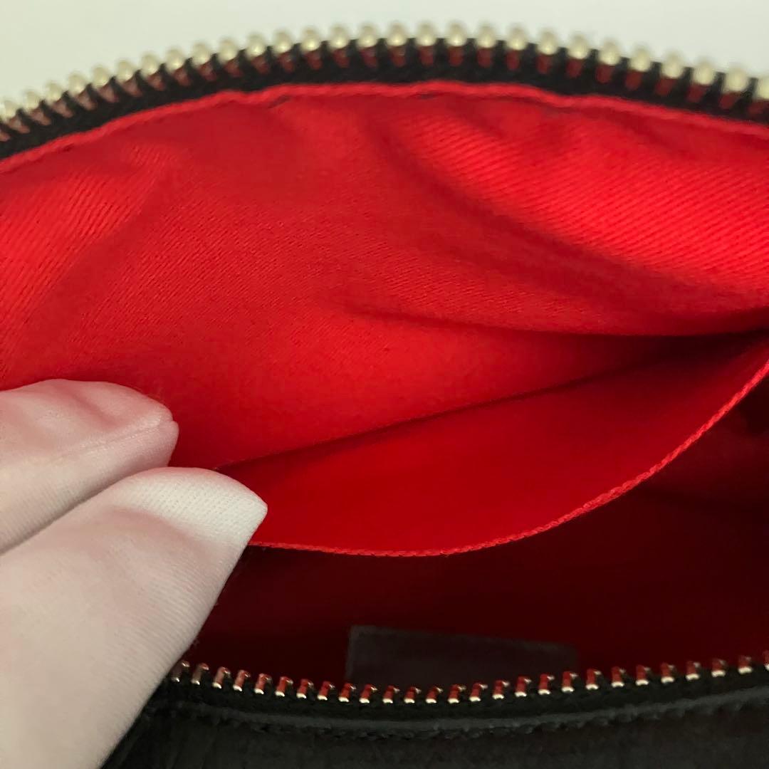 ✨極美品✨ KAWAKAWA ハトメボディバッグ Mサイズ レザー 黒　ブラック