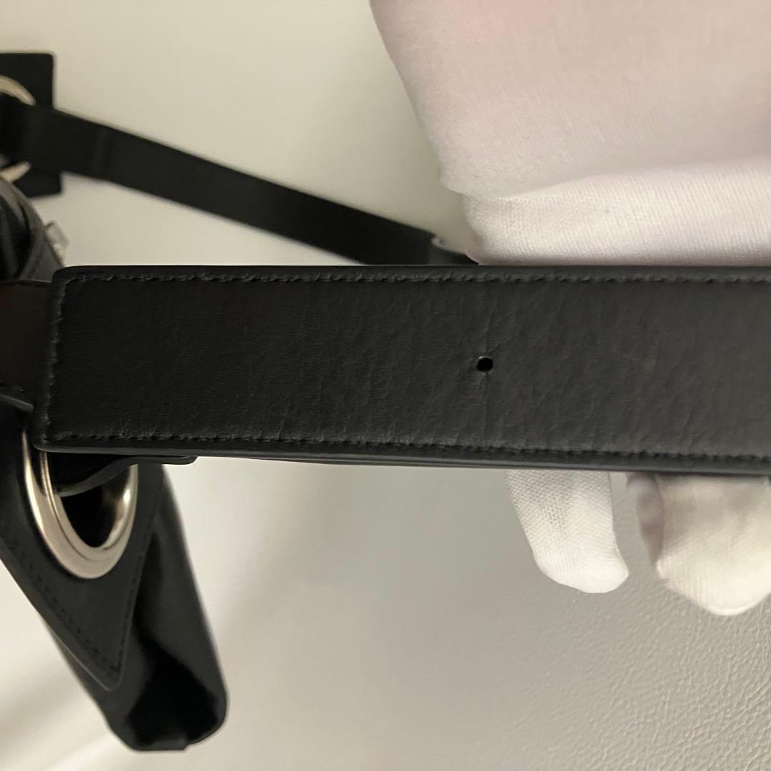 ✨極美品✨ KAWAKAWA ハトメボディバッグ Mサイズ レザー 黒　ブラック