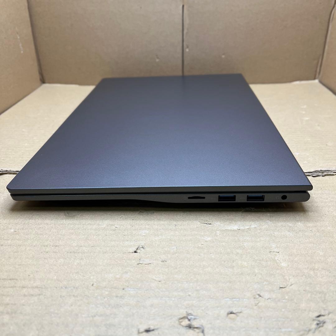 EYY UL156-3Y 15.6インチ パソコン Core m3-8100Y