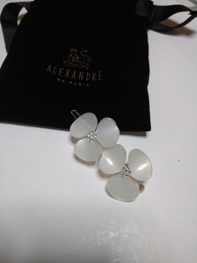 本日のみ値下げアレクサンドルドゥパリ　フラワーモチーフピン