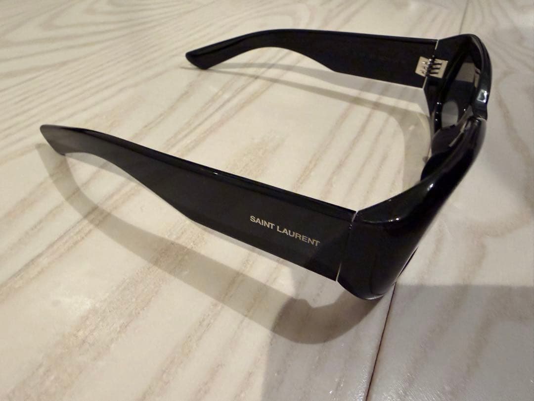 Taeyang愛用サングラス YSL SL809 001 サンローラン