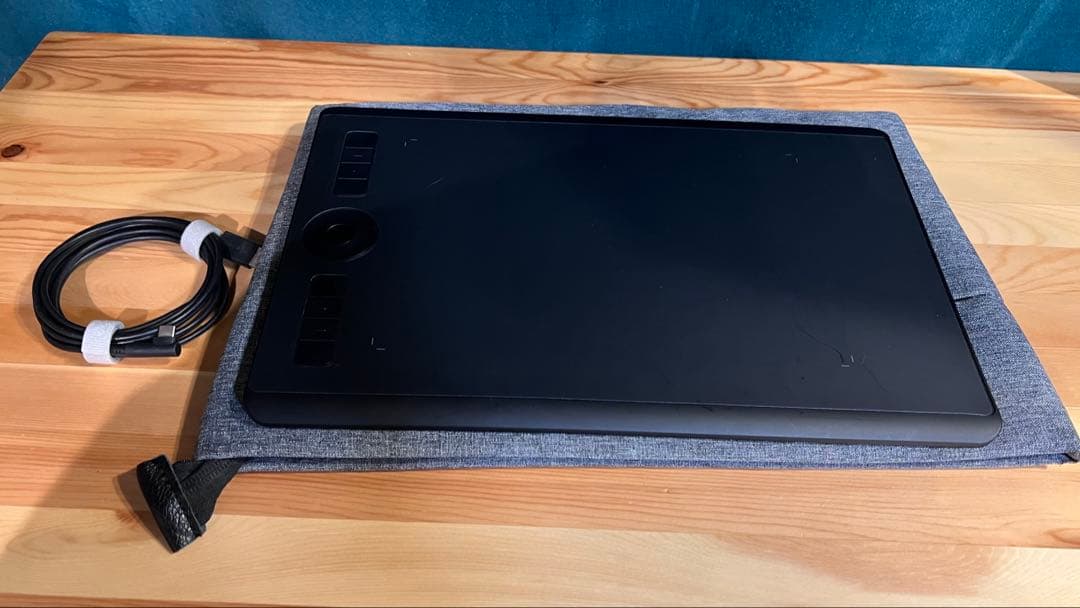 Wacom Intuos Pro ペンタブレット本体　PTH-660