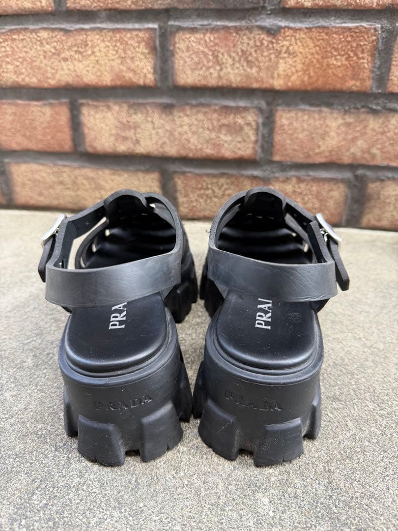 PRADA 厚底サンダル