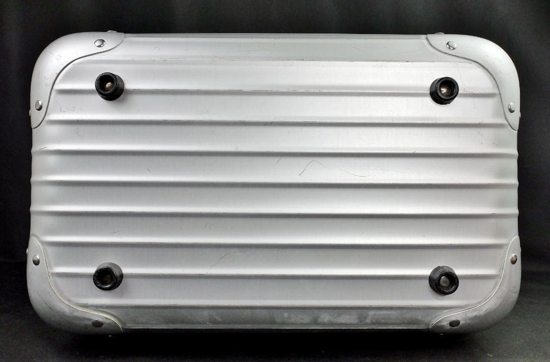 リモワ 924.38『シルバーインテグラル』ビューティーケース19L 鍵付