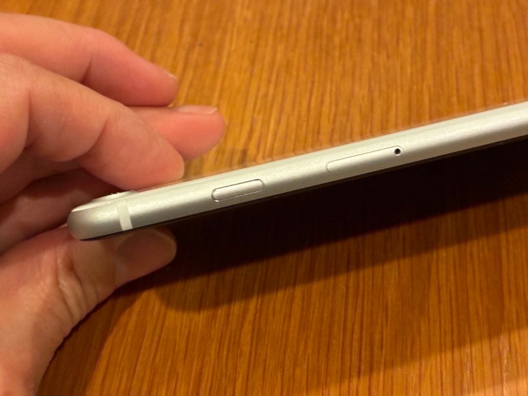 訳あり iPhone SE (第2世代) ホワイト64G