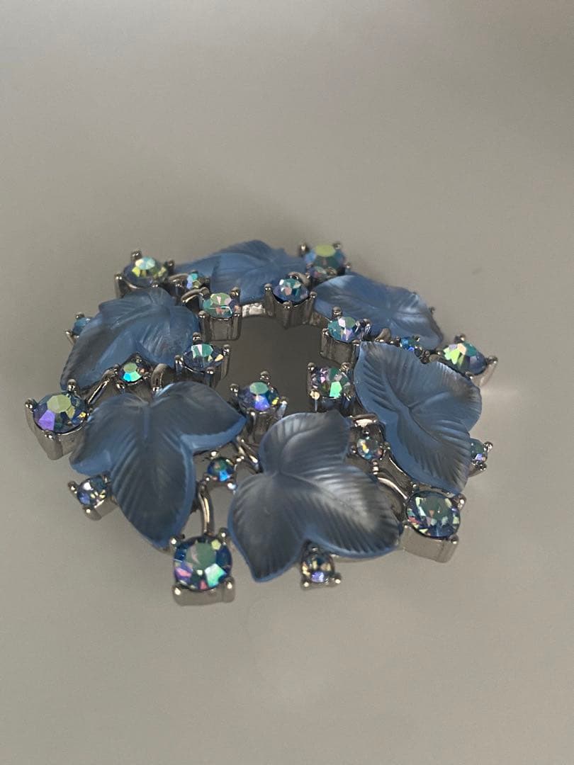 lotuscloud 2514⭐️TRIFARI トリファリヴィンテージブローチ