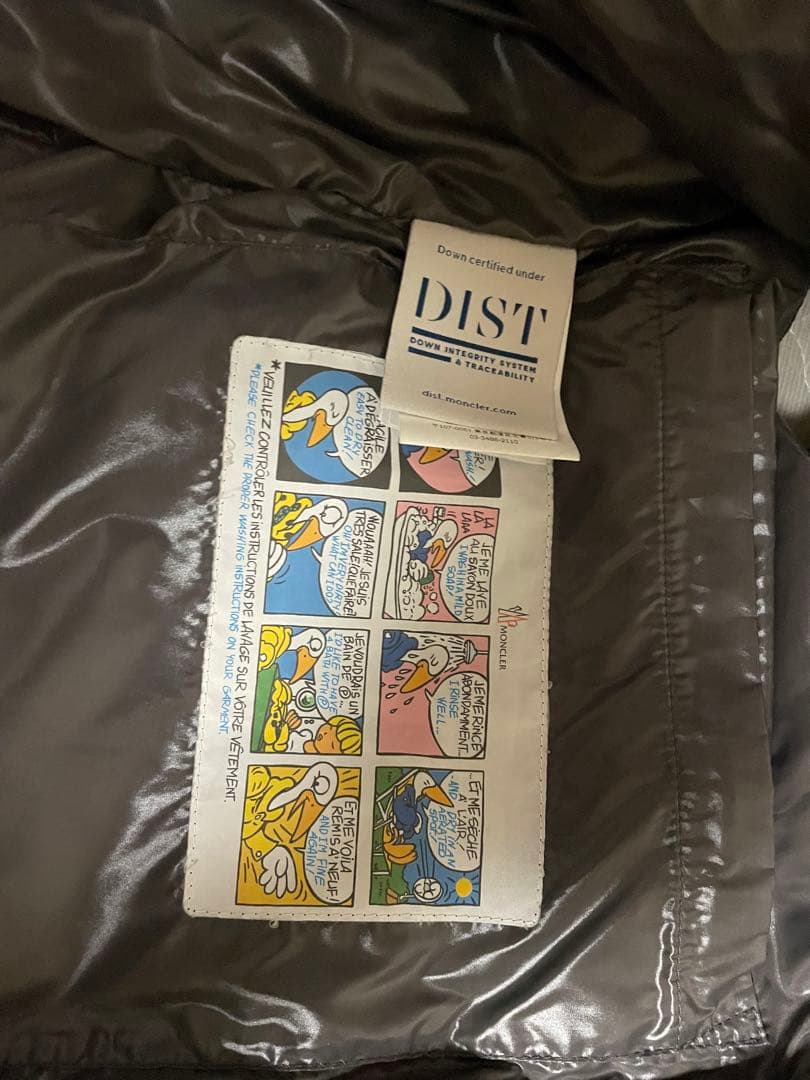 MONCLER ブラック ダウンベスト