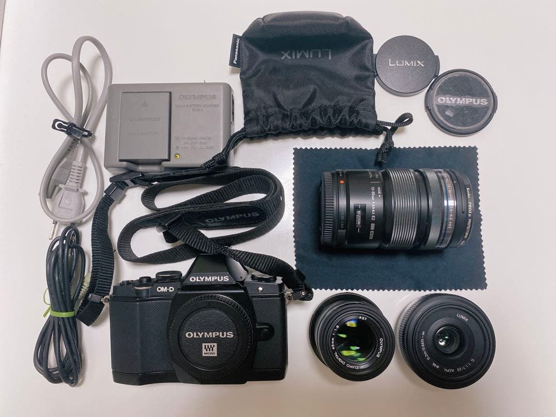 OLYMPUS OM-D E-M5 とレンズ3種セット