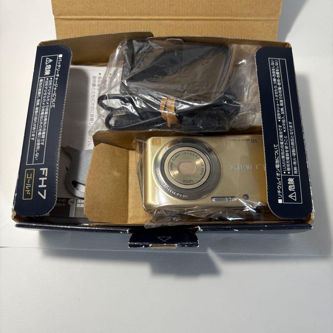 Panasonic LUMIX DMC-FH7 コンデジ　デジタルカメラ