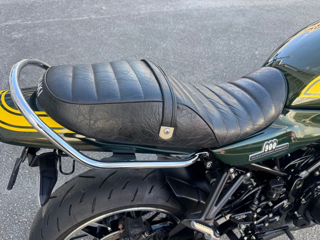 Z900RS 純正シート張り替えカスタムシート　タックロール