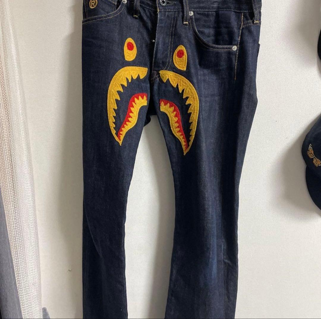 エイプ　シャーク　デニムパンツ