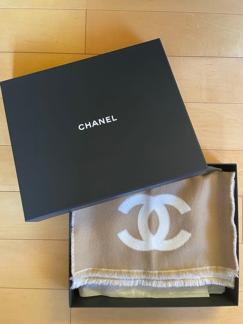 CHANEL ベージュ ロゴマフラー【最終値下げ】