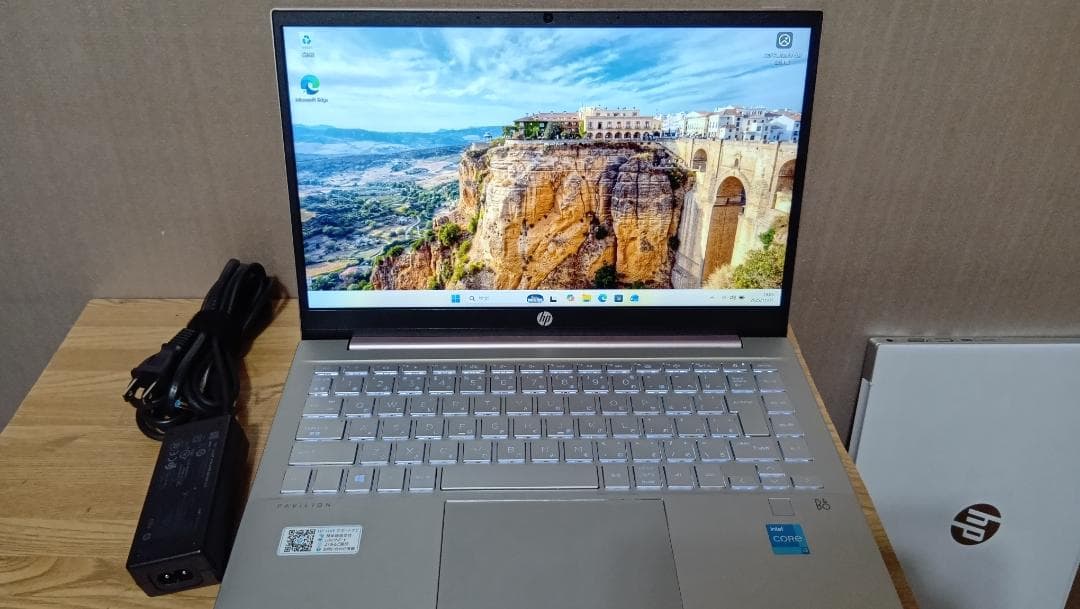 hp Pavilion 14-dv0526TU 11世代i3　サクラカラー美品