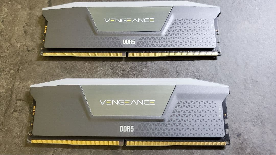 CORSAIR DDR5-5200MHz 32GB 2x16GB RGBメモリ