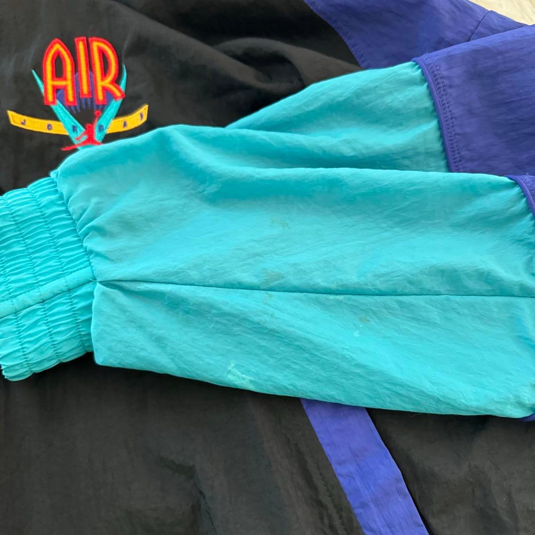 NIKE ナイキエアジョーダン　ナイロンジャケット　Ｌ　マルチカラー