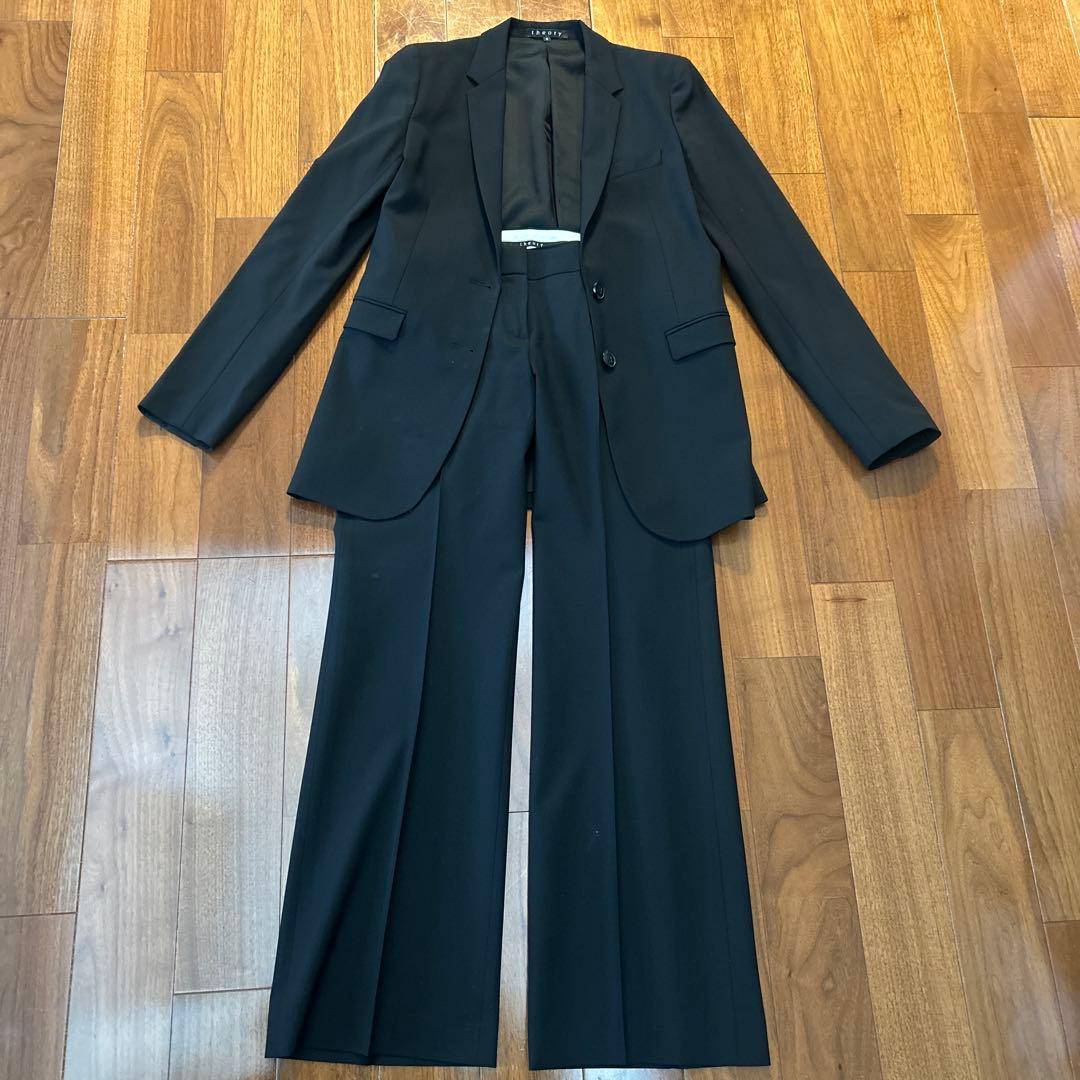 theory ブラックパンツスーツ