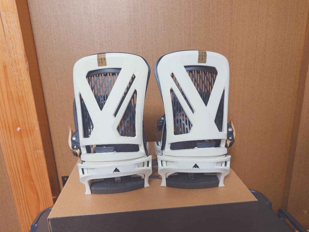 BURTON GENESIS Re:Flex　M 23-24 ホワイト×ゴールド