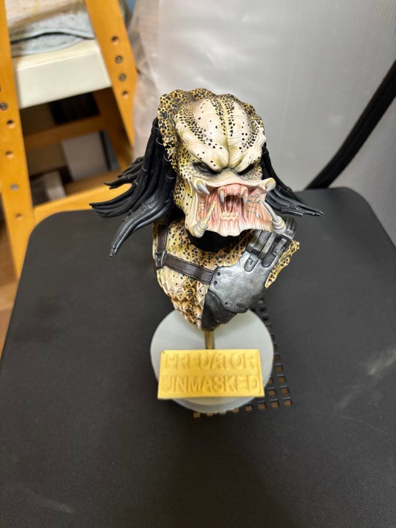 ジオメトリック　プレデター　バスト