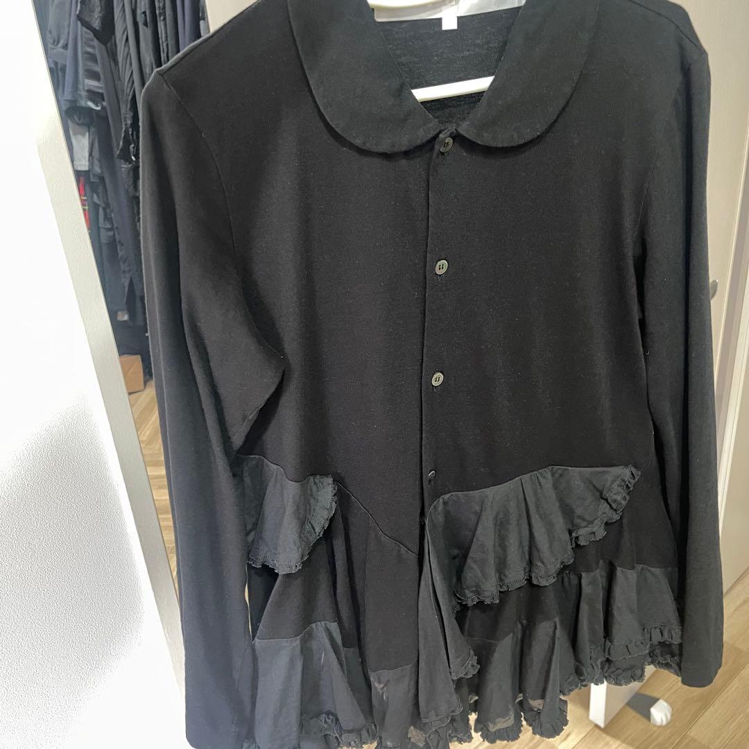 最終値下げ　フリル付きブラック長袖シャツ