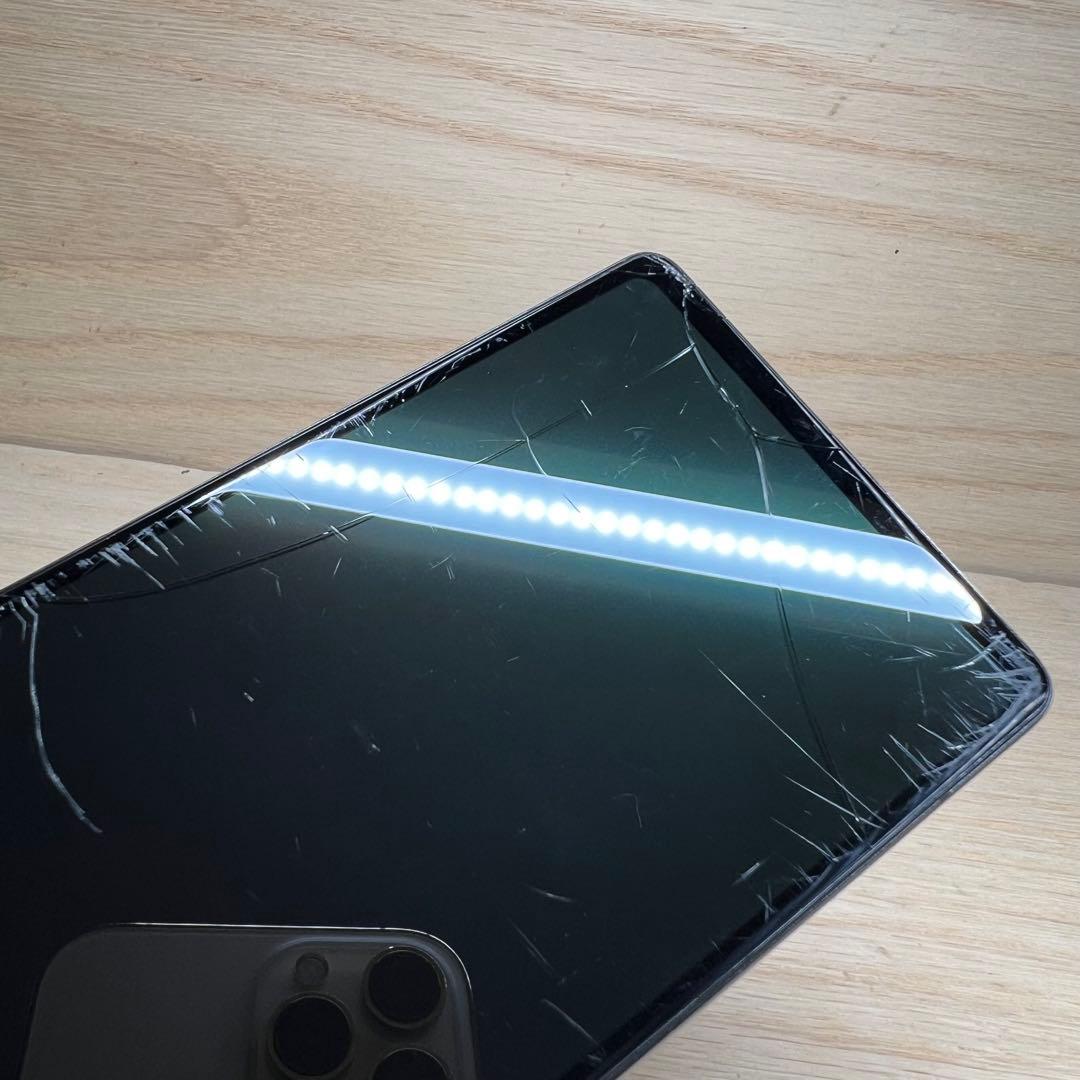 Google Pixel 6a 本体画面割れ E4