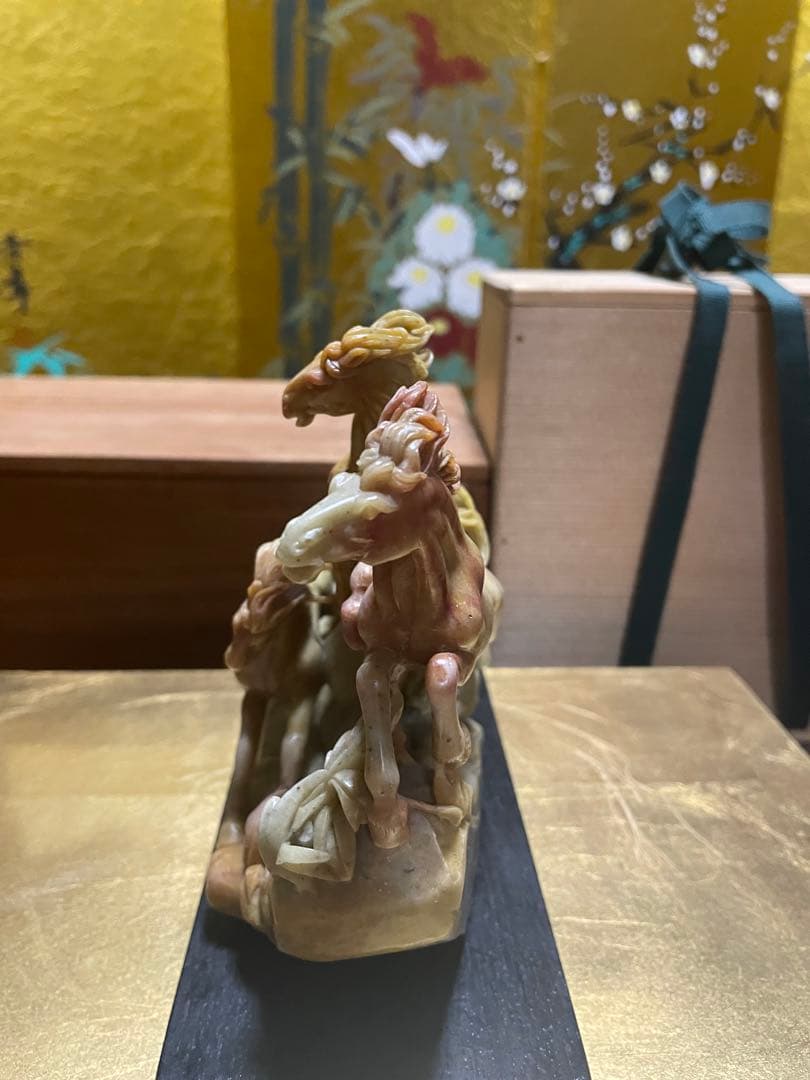 翡翠と石の馬のセット