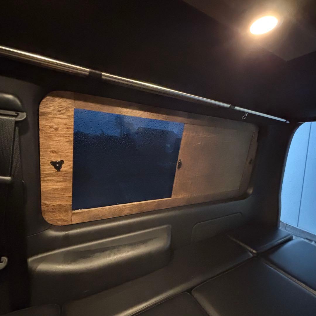 ハイエース 窓埋めパネル 開閉式 左右セット 木目 断熱シート ケージ