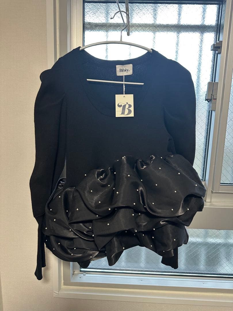 Bibiy. AMELIE PEPURAMU KNIT（ブラック）