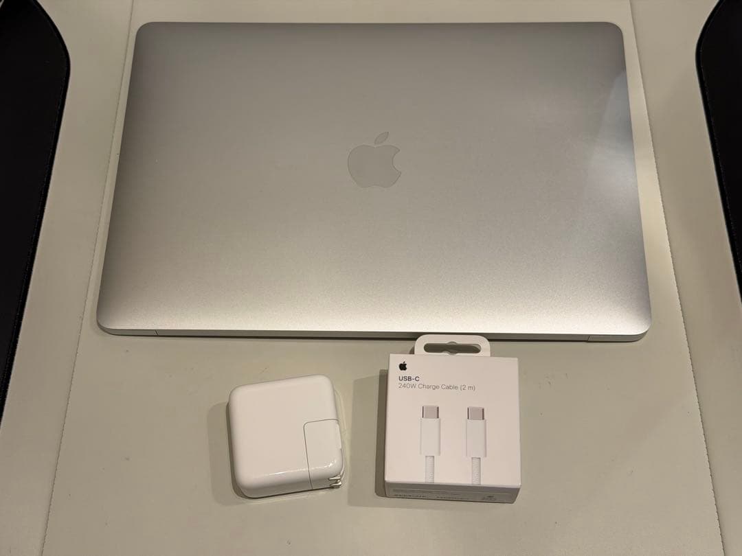 ほぼ新品Apple MacBook Air (M1, 2020) シルバーUS
