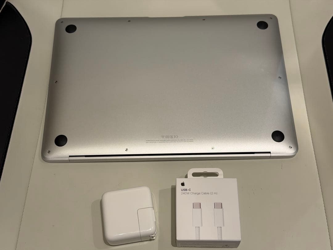 ほぼ新品Apple MacBook Air (M1, 2020) シルバーUS